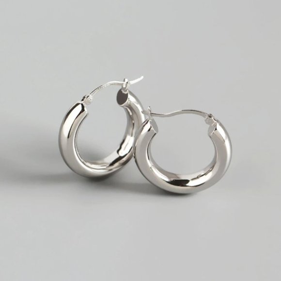 Minimalist 925 Sterling Silver Circle Hoop Earring - Picture 3 of 7
